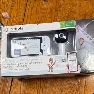 Hubble Nursery Pal Skyview 5” Baby Monitor w/crib mount, camera and night light